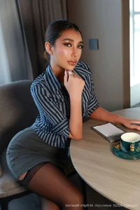 Sophisticated Office Style and Captivating Charisma of Fe - XiuRen No.10670 FE - image 27