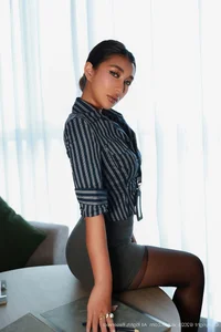 Sophisticated Office Style and Captivating Charisma of Fe - XiuRen No.10670 FE - image 10