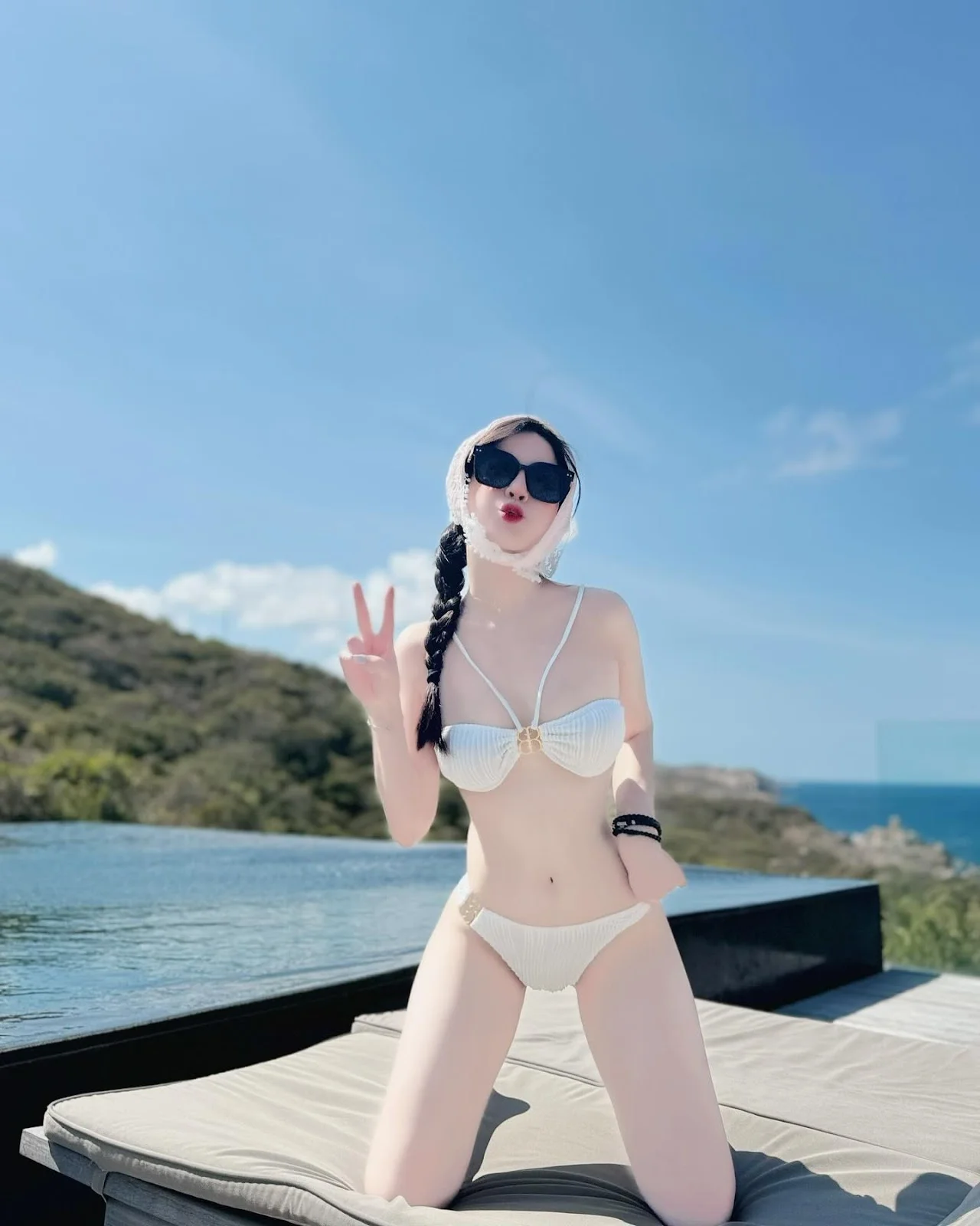 TikTok Star Van Choe Shines in Exclusive Bikini Gallery: 66+ Stunning Summer Beachwear Looks