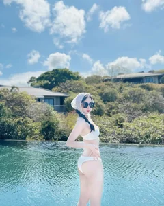 TikTok Star Van Choe Shines in Exclusive Bikini Gallery: 66+ Stunning Summer Beachwear Looks - image 19