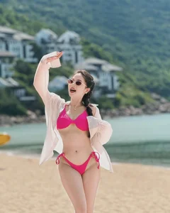 TikTok Star Van Choe Shines in Exclusive Bikini Gallery: 66+ Stunning Summer Beachwear Looks - image 13