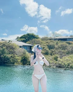 TikTok Star Van Choe Shines in Exclusive Bikini Gallery: 66+ Stunning Summer Beachwear Looks - image 5