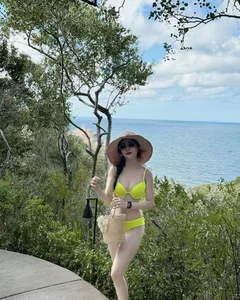 TikTok Star Van Choe Shines in Exclusive Bikini Gallery: 66+ Stunning Summer Beachwear Looks - image 16