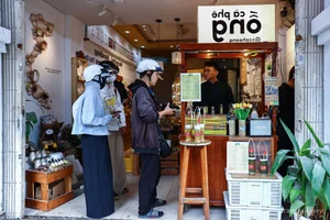 The Bamboo Tube Coffee Trend: A Patriotic and Eco-Friendly Experience in Vietnam - image 8