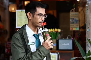 The Bamboo Tube Coffee Trend: A Patriotic and Eco-Friendly Experience in Vietnam - image 0