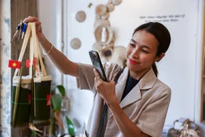The Bamboo Tube Coffee Trend: A Patriotic and Eco-Friendly Experience in Vietnam - image 2