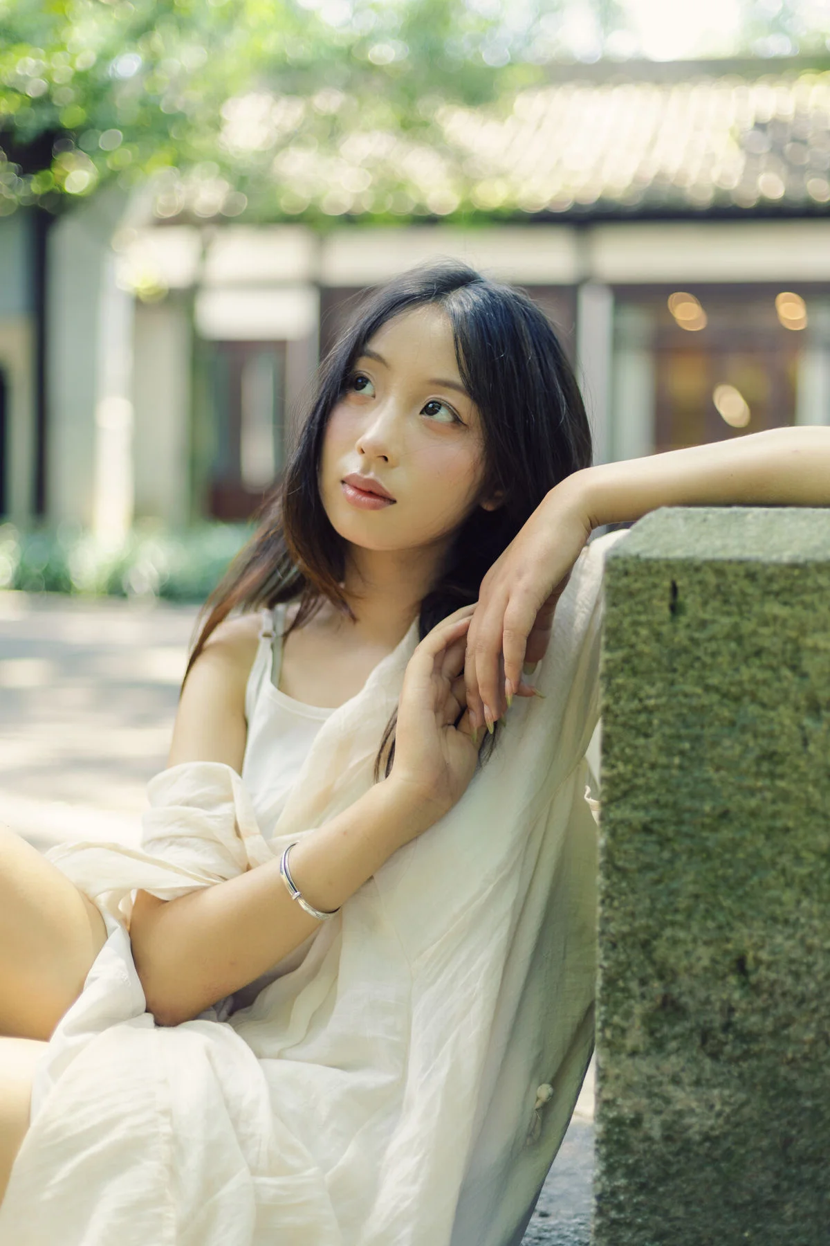 YiTuYu Art Language Vol.10311 Xiao U: A Stunning 36-Photo Gallery of Modern Aesthetic Photography