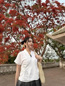 Beautiful Laotian Influencer Visits Dien Bien and Poses with Vietnamese Soldiers - image 6