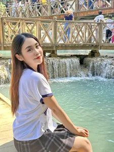 Beautiful Laotian Influencer Visits Dien Bien and Poses with Vietnamese Soldiers - image 1