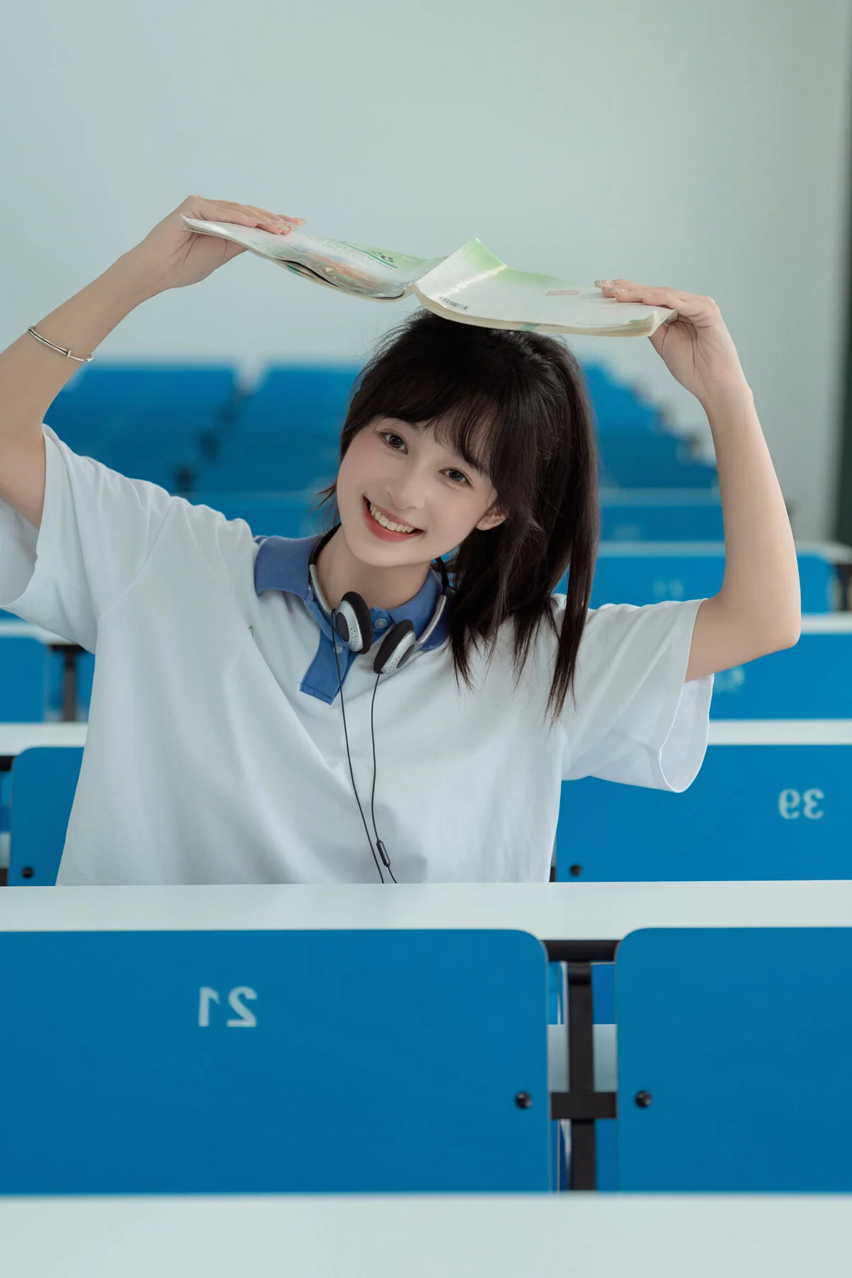 YiTuYu Art Language Vol.7434 Showcase with Model Xia Yu Xiao Nian