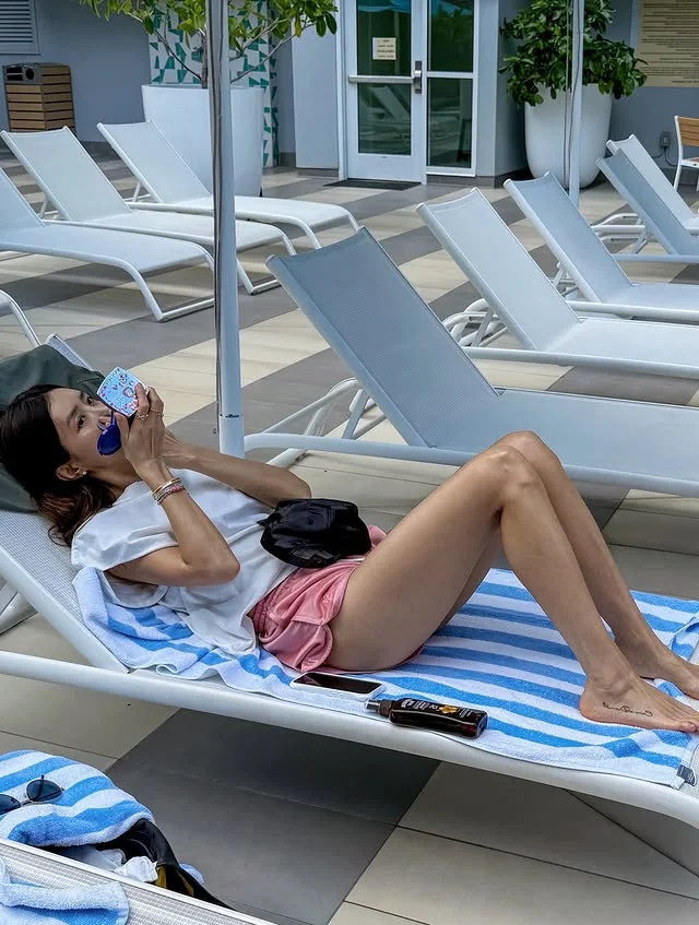 Coffee Prince Star Stuns Fans With Ageless Beauty and Incredible Fitness in Bikini Photos