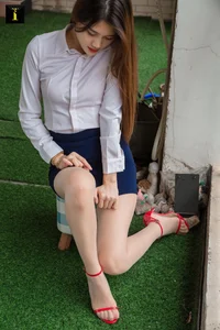 Sophisticated Style: IESS Collection Featuring Yu Xi's Latest Look - image 17