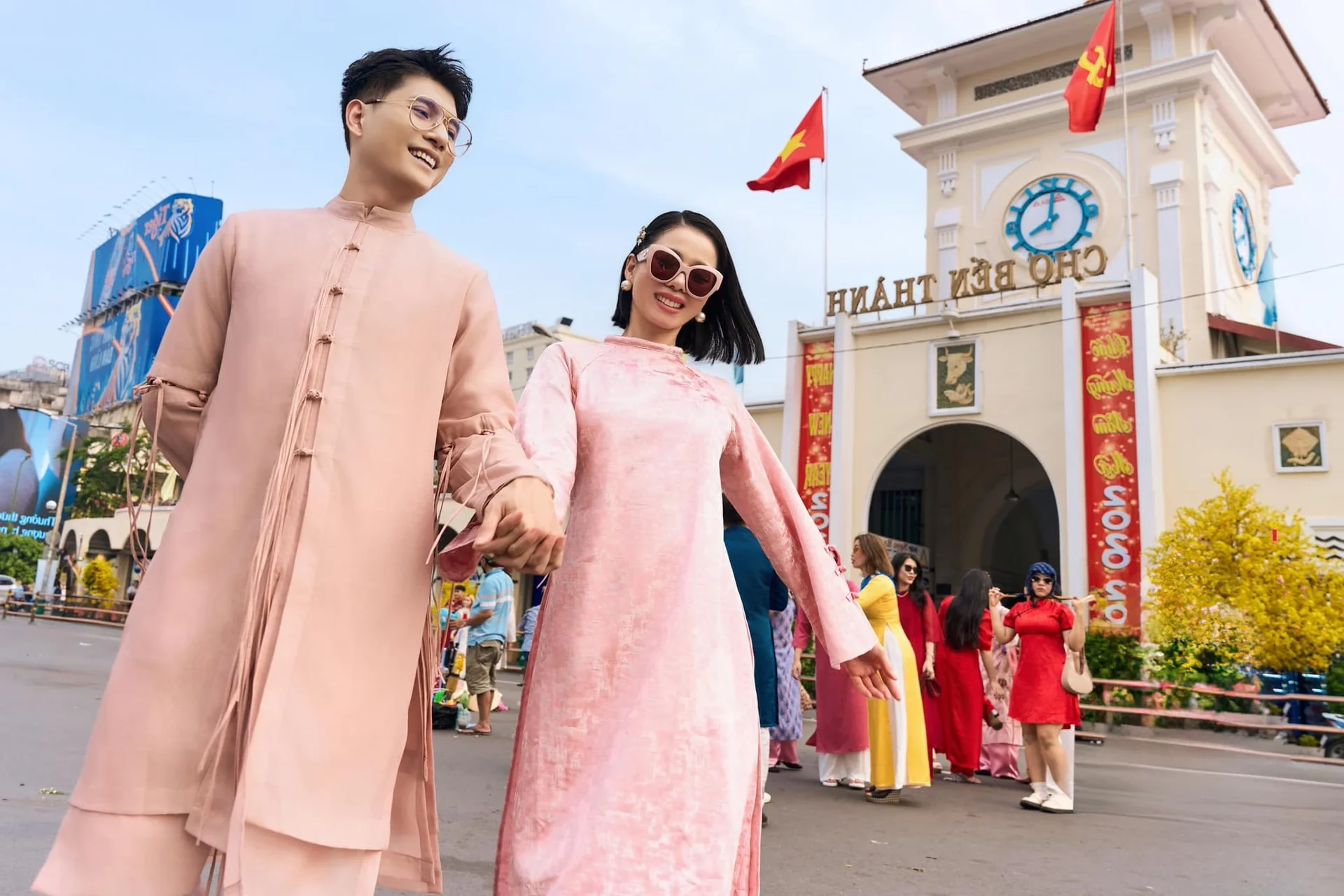 Le Quyen Celebrates 44: Ageless Beauty, Career Success, and Personal Happiness