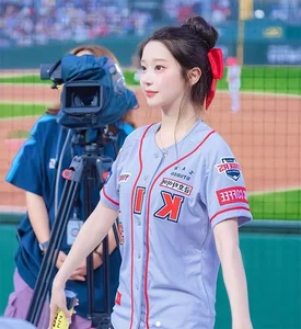 Discover the Viral Cheerleading Goddess Captivating Fans with AI-Like Visuals - image 1