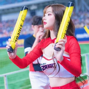 Discover the Viral Cheerleading Goddess Captivating Fans with AI-Like Visuals - image 7
