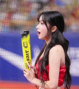 Discover the Viral Cheerleading Goddess Captivating Fans with AI-Like Visuals - image 2