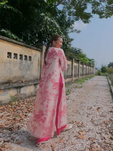 Ageless Beauty Secrets: How Thanh Hang Defies Aging at 40 with Stunning Post-Wedding Hair Trends - image 0