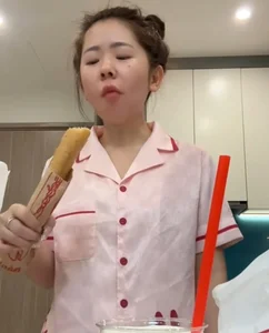 Hien Luong's Boyfriend Sparks Netizen Outrage Over 'Bread Drama' Defense - image 1