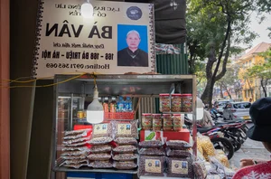 Navigating Hanoi's Streets of Same-Named Restaurants: A Local Guide - image 9