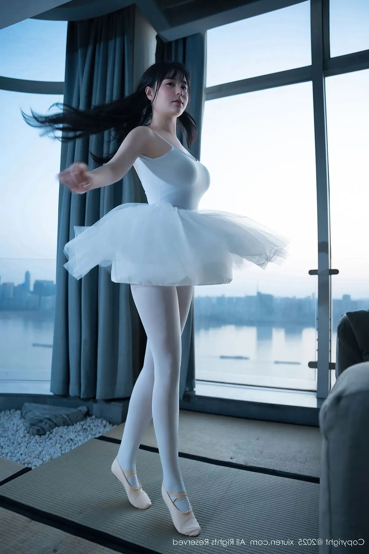 Ruan Qing XuiRen No.10575: Captivating Grace in a Pristine White Ballet Ensemble