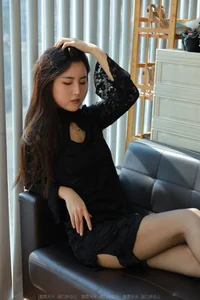 Elegant Hosiery Trends with IESS Model Xiaobao: A Closer Look at Semi-Cylinder Black Stocking Aesthetics - image 2