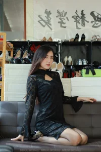 Elegant Hosiery Trends with IESS Model Xiaobao: A Closer Look at Semi-Cylinder Black Stocking Aesthetics - image 50