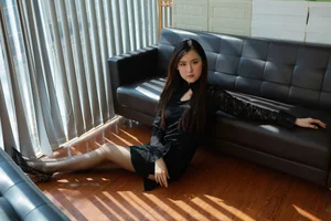 Elegant Hosiery Trends with IESS Model Xiaobao: A Closer Look at Semi-Cylinder Black Stocking Aesthetics - image 0
