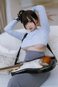 Coser Nyako: Discover the Alluring Guitar Girl Dress (72P - 1V) - image 8