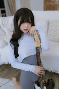 Coser Nyako: Discover the Alluring Guitar Girl Dress (72P - 1V) - image 1
