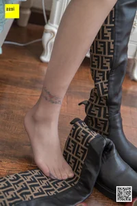 Xiao Han's Style Transformation: From Long Boots to Elegant High Heels - image 68
