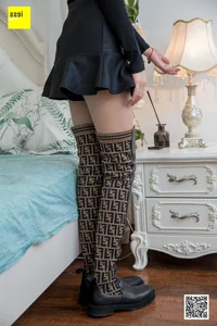 Xiao Han's Style Transformation: From Long Boots to Elegant High Heels - image 20