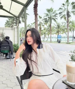 Doãn Hải My Visual Response: Embracing Beauty and Silencing the Critics - image 1