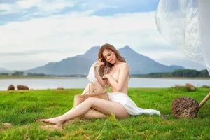 Artistic Vision: Capturing Elegance Through the Lens of Photographer Đoàn Huy Hoàng - image 3