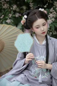 Ethereal Hanfu Beauty in Spring Bloom - YiTuYu Vol.8872 E E Chi Bu Bao - image 25