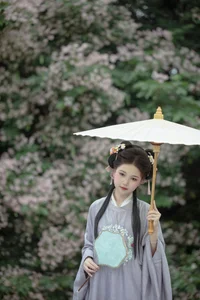 Ethereal Hanfu Beauty in Spring Bloom - YiTuYu Vol.8872 E E Chi Bu Bao - image 11