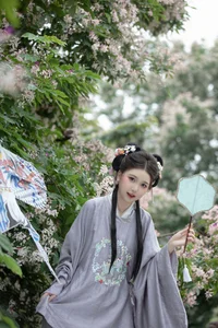 Ethereal Hanfu Beauty in Spring Bloom - YiTuYu Vol.8872 E E Chi Bu Bao - image 30