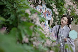 Ethereal Hanfu Beauty in Spring Bloom - YiTuYu Vol.8872 E E Chi Bu Bao - image 20