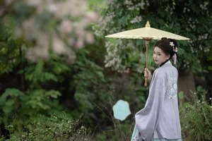 Ethereal Hanfu Beauty in Spring Bloom - YiTuYu Vol.8872 E E Chi Bu Bao - image 6