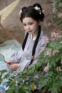 Ethereal Hanfu Beauty in Spring Bloom - YiTuYu Vol.8872 E E Chi Bu Bao - image 26