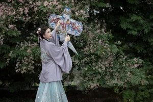Ethereal Hanfu Beauty in Spring Bloom - YiTuYu Vol.8872 E E Chi Bu Bao - image 31