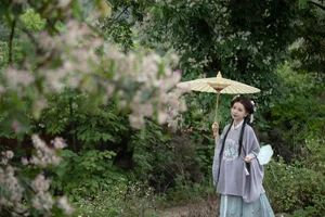 Ethereal Hanfu Beauty in Spring Bloom - YiTuYu Vol.8872 E E Chi Bu Bao - image 1
