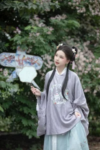 Ethereal Hanfu Beauty in Spring Bloom - YiTuYu Vol.8872 E E Chi Bu Bao - image 17
