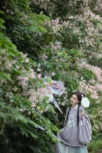 Ethereal Hanfu Beauty in Spring Bloom - YiTuYu Vol.8872 E E Chi Bu Bao - image 0