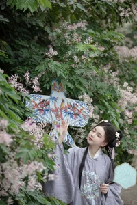 Ethereal Hanfu Beauty in Spring Bloom - YiTuYu Vol.8872 E E Chi Bu Bao - image 13