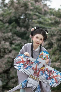 Ethereal Hanfu Beauty in Spring Bloom - YiTuYu Vol.8872 E E Chi Bu Bao - image 5