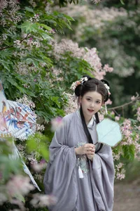 Ethereal Hanfu Beauty in Spring Bloom - YiTuYu Vol.8872 E E Chi Bu Bao - image 19