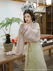 XiuRen No.10736: Li Shuang Er's Ancient Charm & Mesmerizing Guzheng Melody - image 0