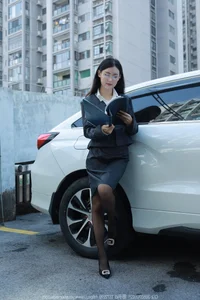 IESS Xiao Bao Mature Elegance Gallery - Sophisticated Lifestyle and Fashion Photography - image 3