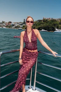Chic Vacation Outfit Ideas: Versatile Styles from the Beach to the City - image 2