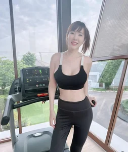 Thai Influencer Redefines Beauty Standards with Real-Life Manga Aesthetics - image 4